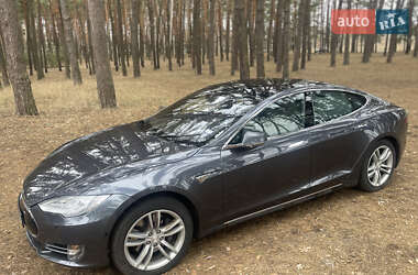 Лифтбек Tesla Model S 2015 в 