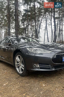 Лифтбек Tesla Model S 2015 в 