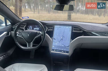 Лифтбек Tesla Model S 2015 в 