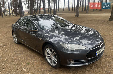 Лифтбек Tesla Model S 2015 в 