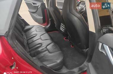 Лифтбек Tesla Model S 2014 в 