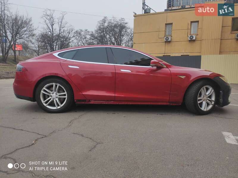 Ліфтбек Tesla Model S 2014 в Києві