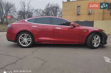 Лифтбек Tesla Model S 2014 в 