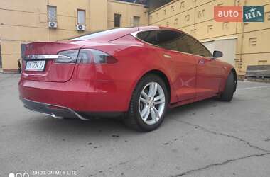 Лифтбек Tesla Model S 2014 в 
