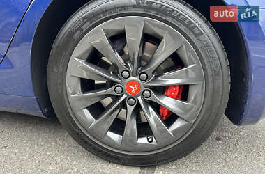 Лифтбек Tesla Model S 2019 в 