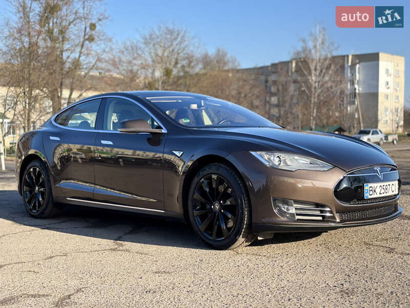 Ліфтбек Tesla Model S 2013 в 