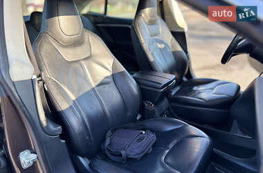 Ліфтбек Tesla Model S 2013 в 