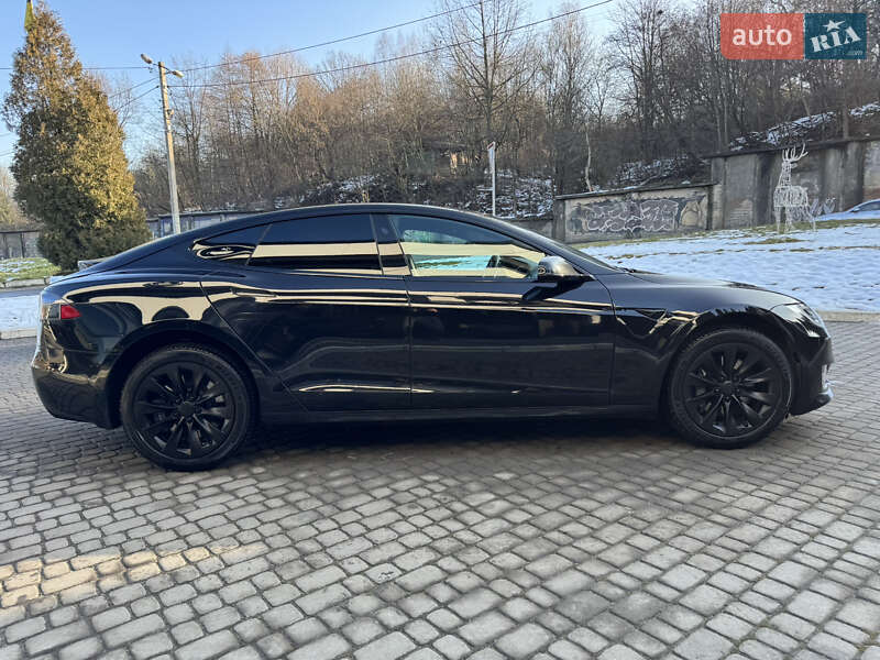Лифтбек Tesla Model S 2018 в Львове