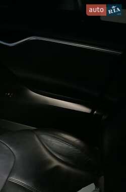 Лифтбек Tesla Model S 2013 в 