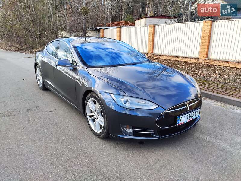 Tesla Model S 2015