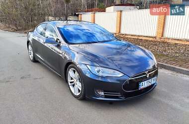 Лифтбек Tesla Model S 2015 в 