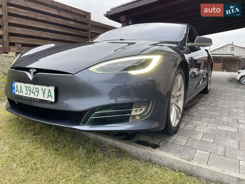 Ліфтбек Tesla Model S 2016 в Києві