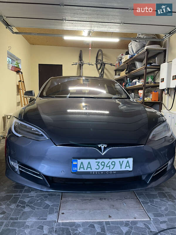 Ліфтбек Tesla Model S 2016 в Києві