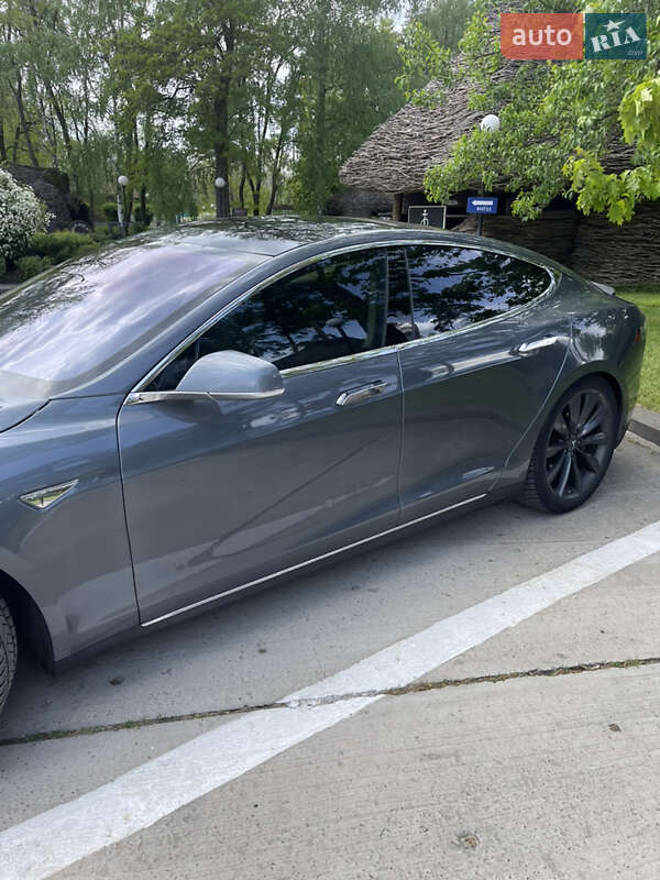 Ліфтбек Tesla Model S 2013 в Києві