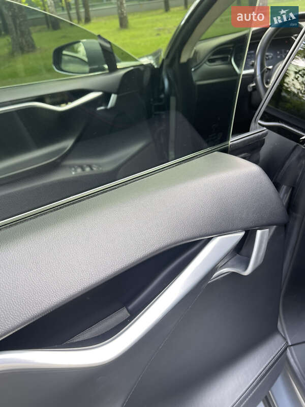 Ліфтбек Tesla Model S 2013 в Києві