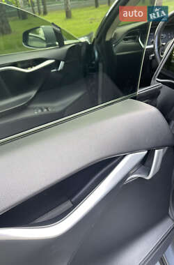 Лифтбек Tesla Model S 2013 в 