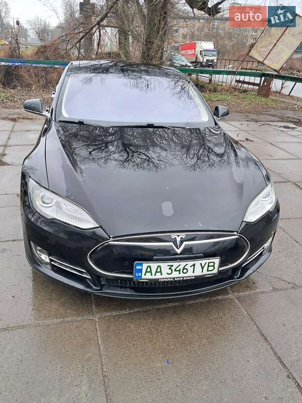 Ліфтбек Tesla Model S 2014 в Києві