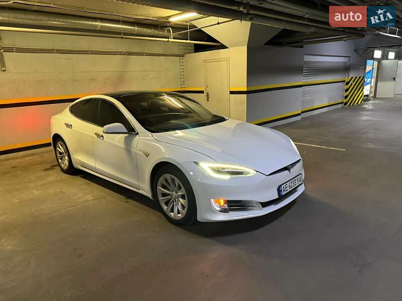 Tesla Model S 2016