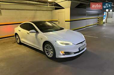 Лифтбек Tesla Model S 2016 в 