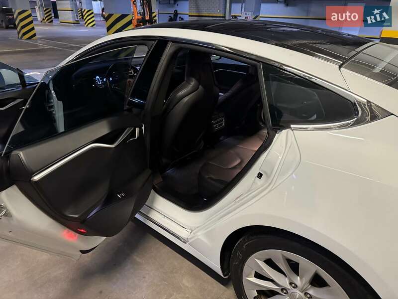 Лифтбек Tesla Model S 2016 в Днепре