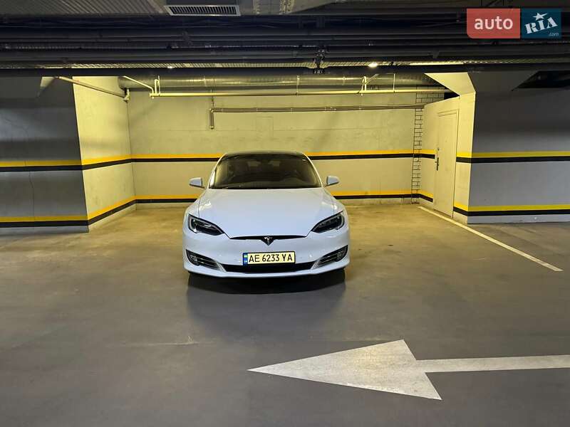 Лифтбек Tesla Model S 2016 в Днепре
