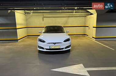 Лифтбек Tesla Model S 2016 в 