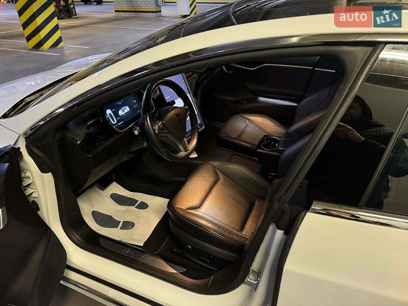 Лифтбек Tesla Model S 2016 в Днепре