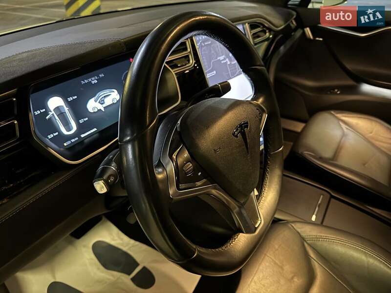 Лифтбек Tesla Model S 2016 в Днепре