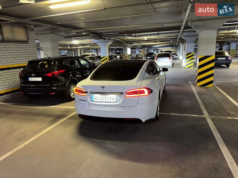 Лифтбек Tesla Model S 2016 в Днепре