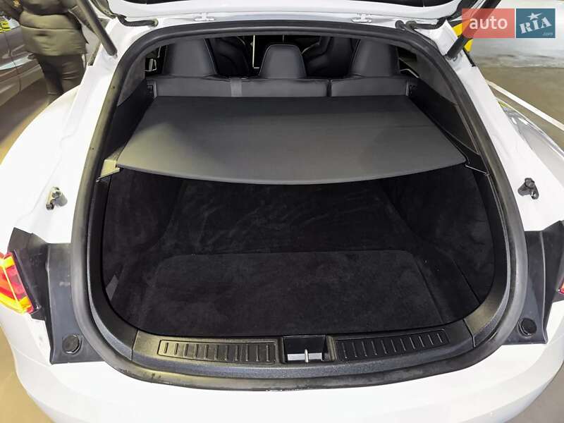 Лифтбек Tesla Model S 2016 в Днепре