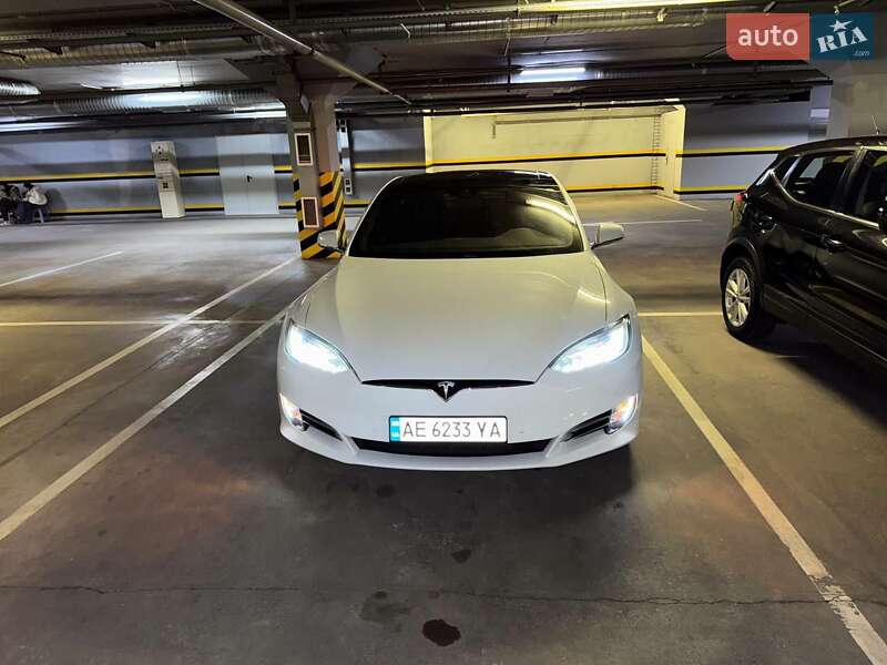 Лифтбек Tesla Model S 2016 в Днепре