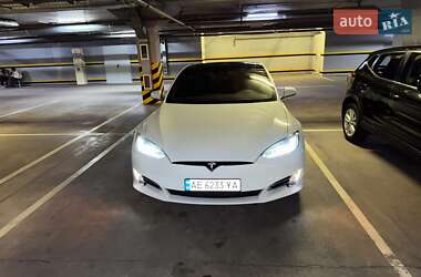 Лифтбек Tesla Model S 2016 в 