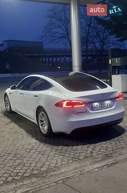 Лифтбек Tesla Model S 2016 в 