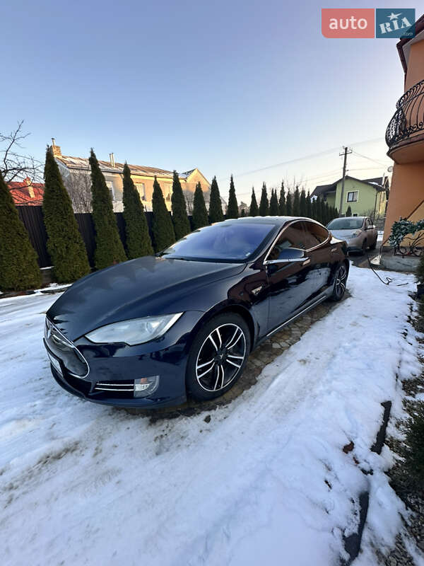 Лифтбек Tesla Model S 2014 в Львове