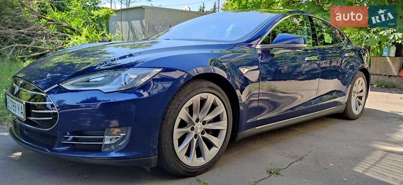 Ліфтбек Tesla Model S 2016 в Кривому Розі