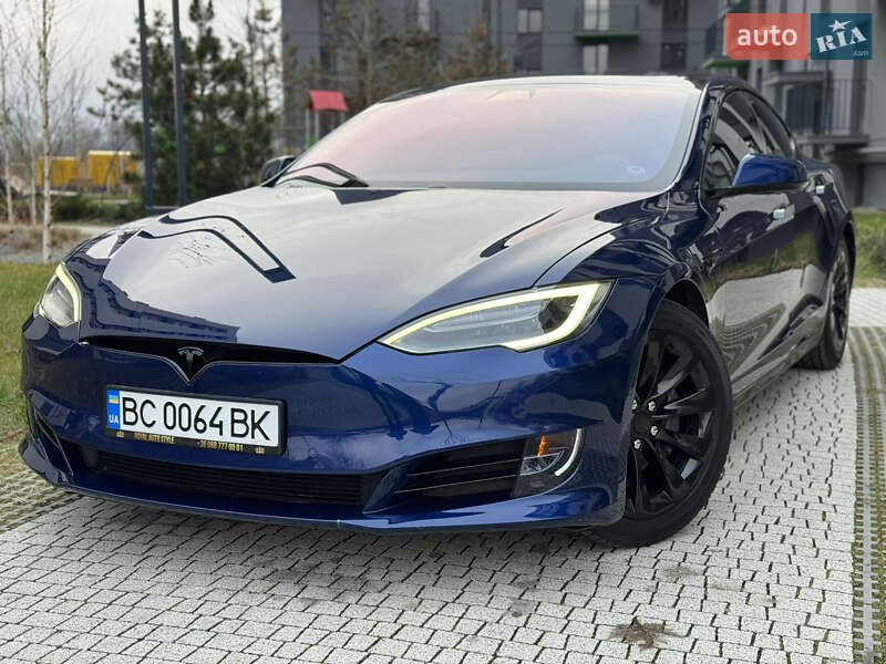 Лифтбек Tesla Model S 2018 в Львове