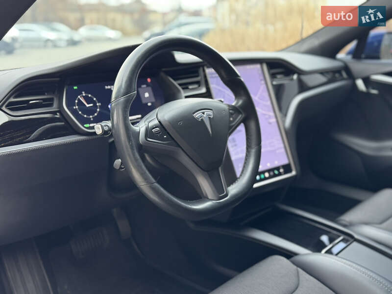 Лифтбек Tesla Model S 2018 в Львове