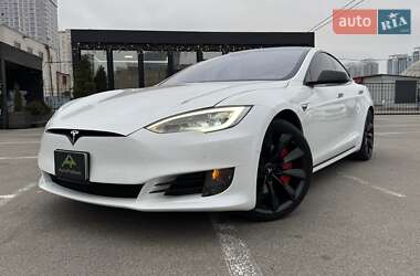 Лифтбек Tesla Model S 2016 в Киеве