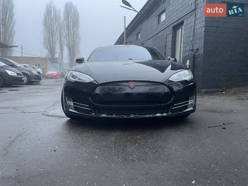 Лифтбек Tesla Model S 2013 в 