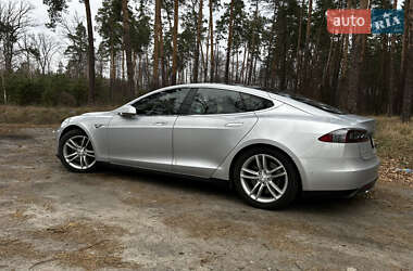 Лифтбек Tesla Model S 2015 в Киеве