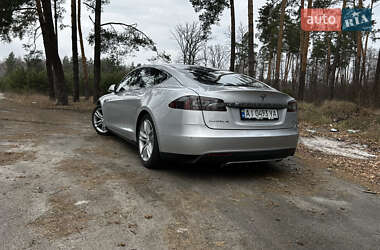 Лифтбек Tesla Model S 2015 в Киеве