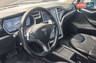 Лифтбек Tesla Model S 2015 в Новояворовске