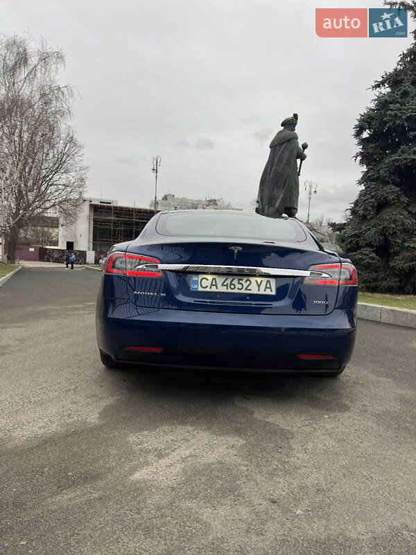 Лифтбек Tesla Model S 2017 в Черкассах