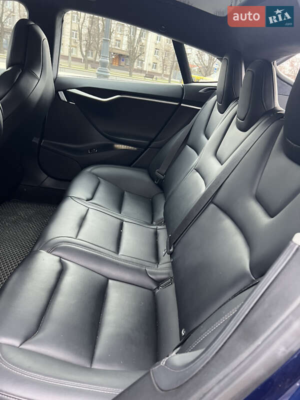 Лифтбек Tesla Model S 2017 в Черкассах