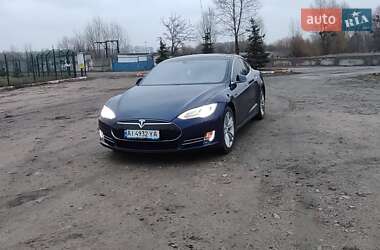 Лифтбек Tesla Model S 2015 в Киеве