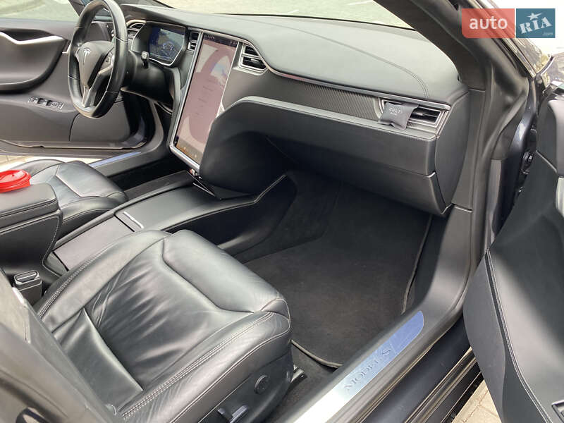 Ліфтбек Tesla Model S 2017 в Львові