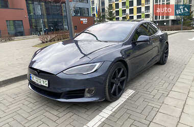 Лифтбек Tesla Model S 2017 в Львове