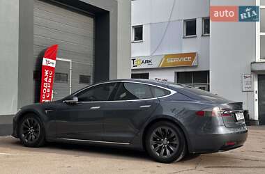 Лифтбек Tesla Model S 2016 в Киеве