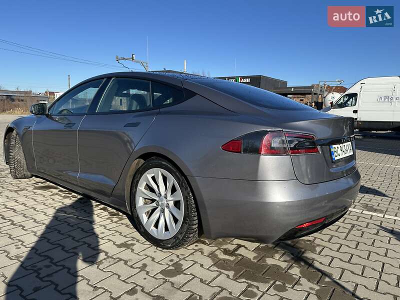 Лифтбек Tesla Model S 2016 в Львове