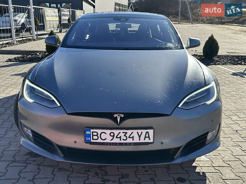 Лифтбек Tesla Model S 2016 в Львове